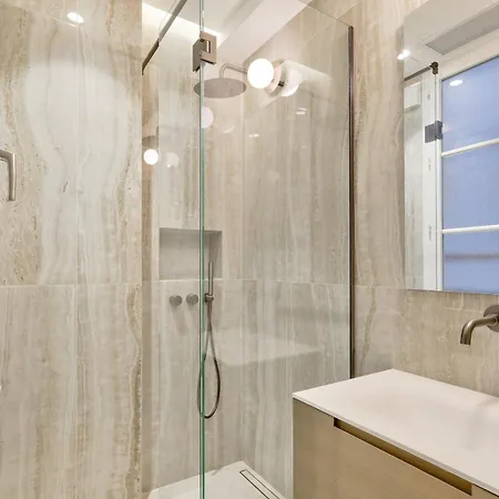 Urban Flat 191 - Luxury 3 Bedroom - Madeleine Apartment *