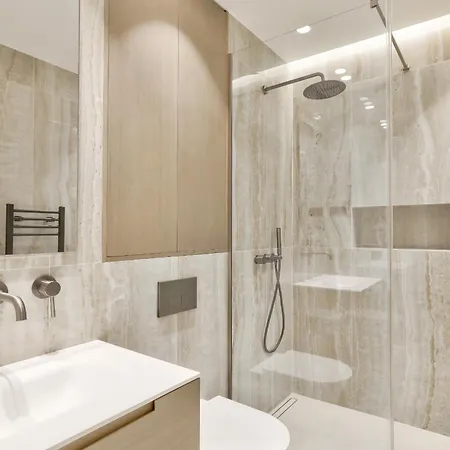 Urban Flat 191 - Luxury 3 Bedroom - Madeleine