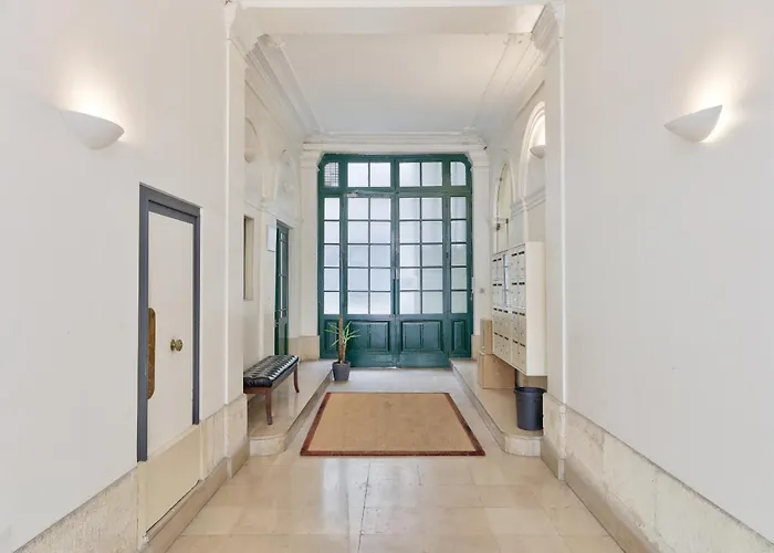 Urban Flat 191 - Luxury 3 Bedroom - Madeleine