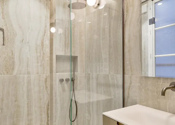 Urban Flat 191 - Luxury 3 Bedroom - Madeleine Lägenhet *