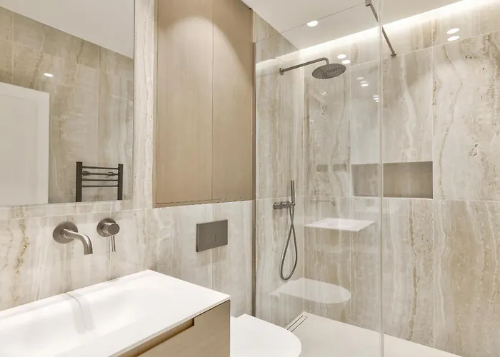 Urban Flat 191 - Luxury 3 Bedroom - Madeleine