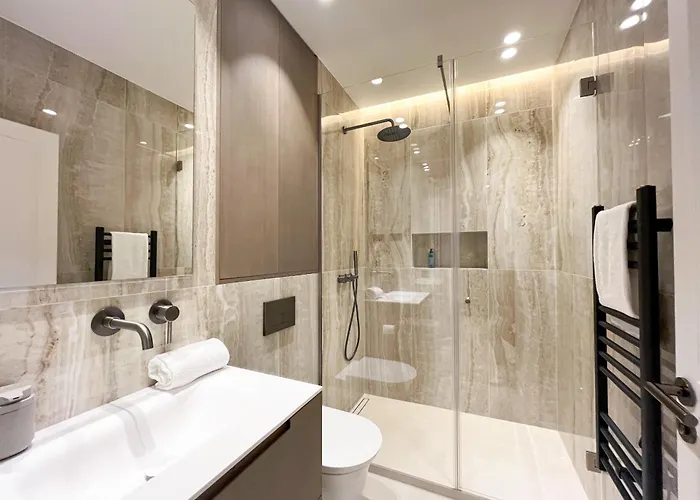 Urban Flat 191 - Luxury 3 Bedroom - Madeleine Lägenhet *